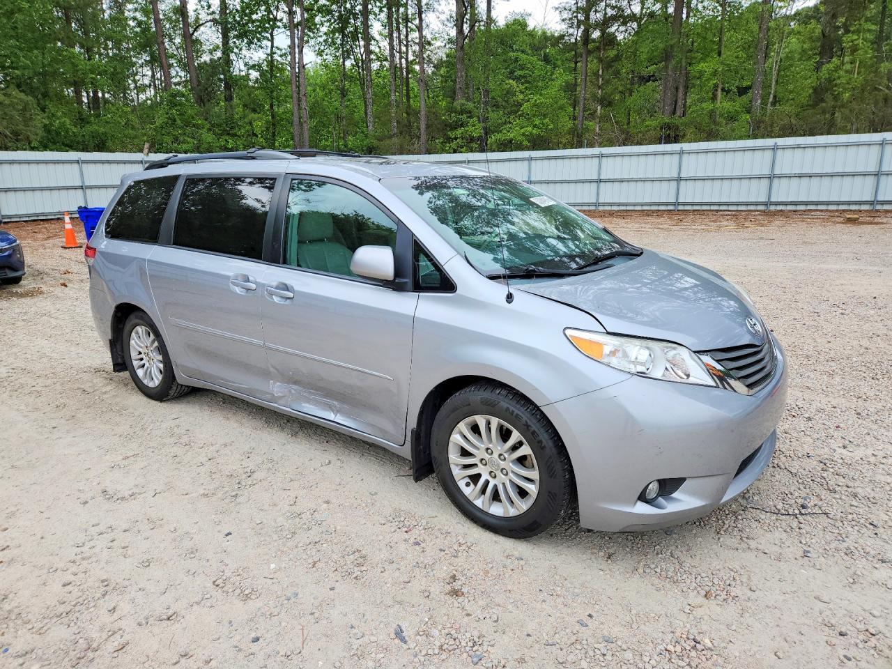 2013 Toyota Sienna Xle 8-Passenger - Фото 4