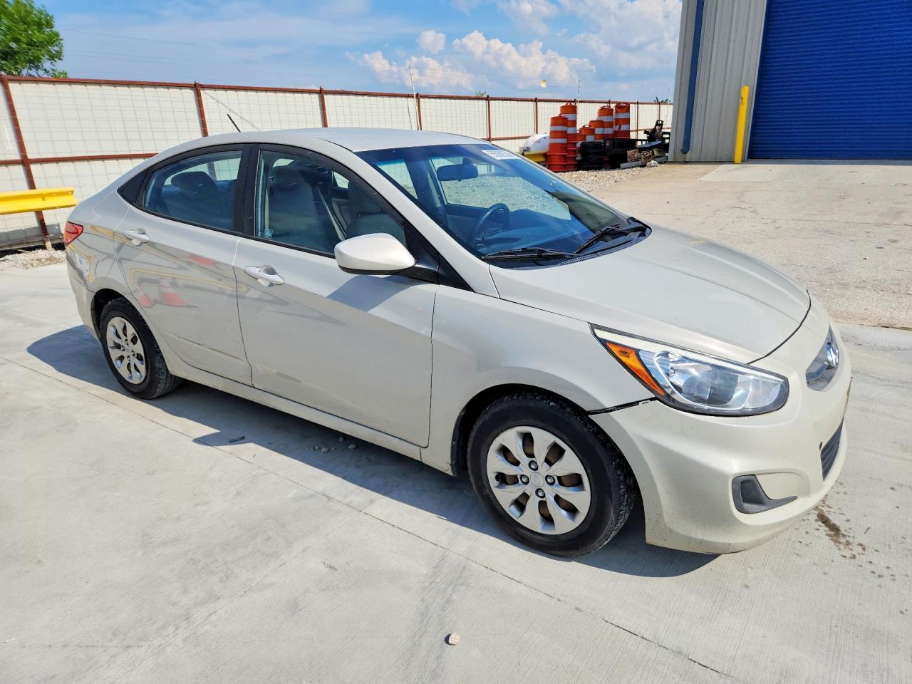 2016 Hyundai Accent Se - Фото 4
