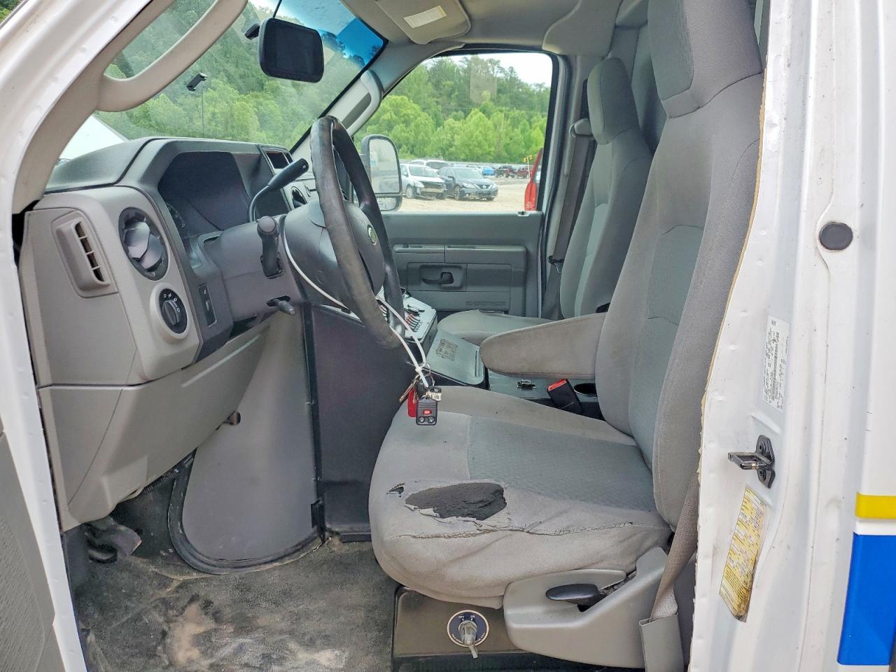 2018 Ford Econoline E350 Super Duty Cutaway Van - Фото 7