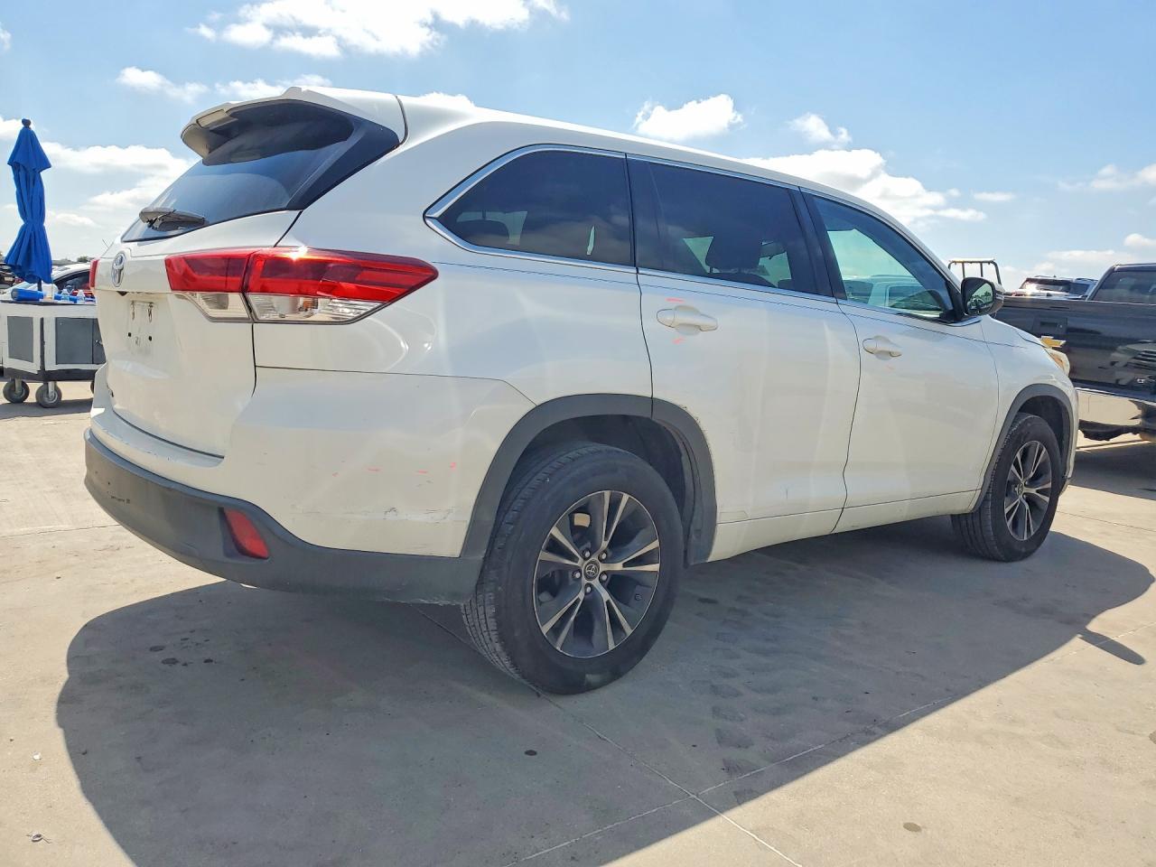 2018 Toyota Highlander Le - Фото 3