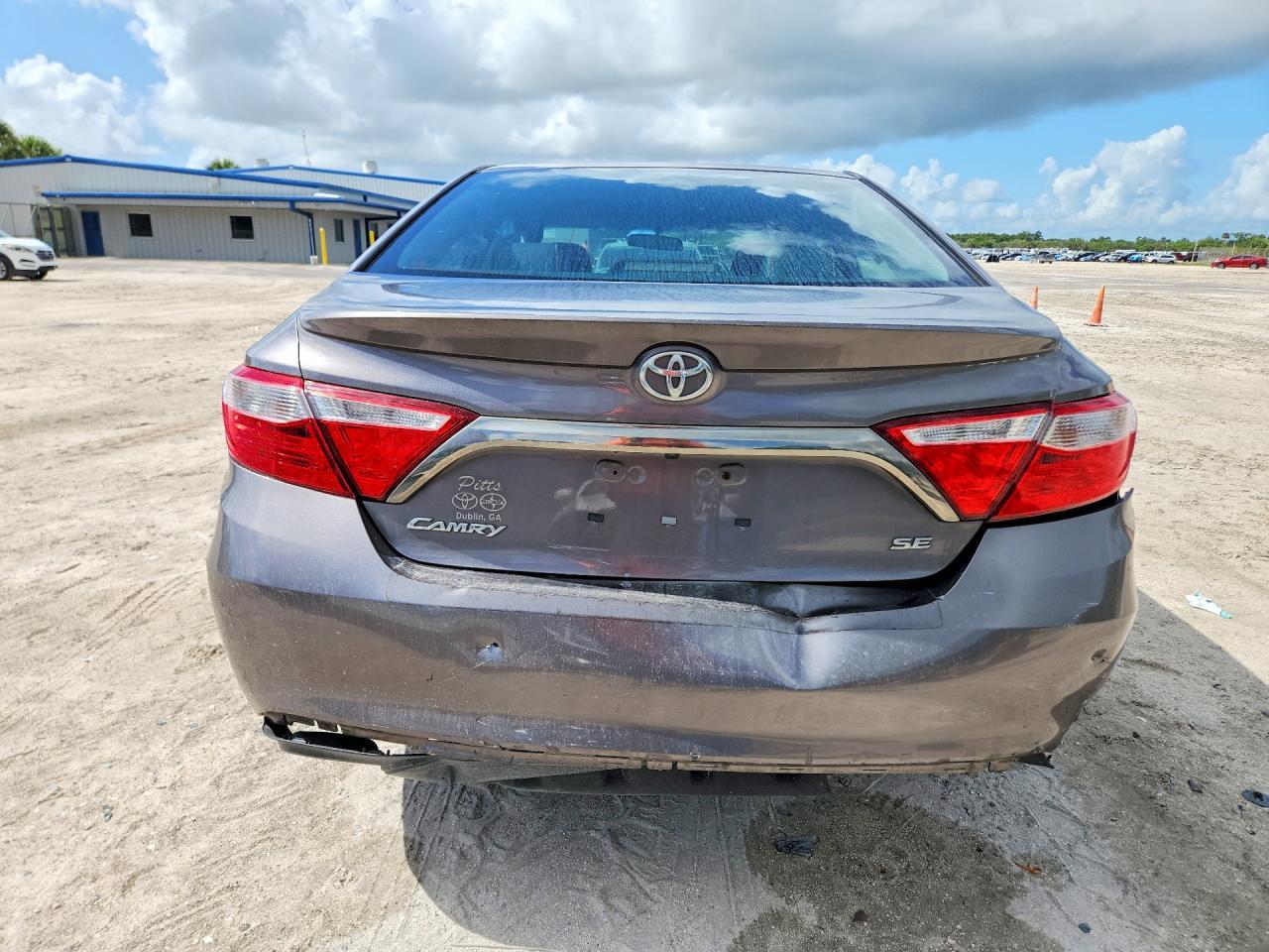 2017 Toyota Camry Se - Image 6