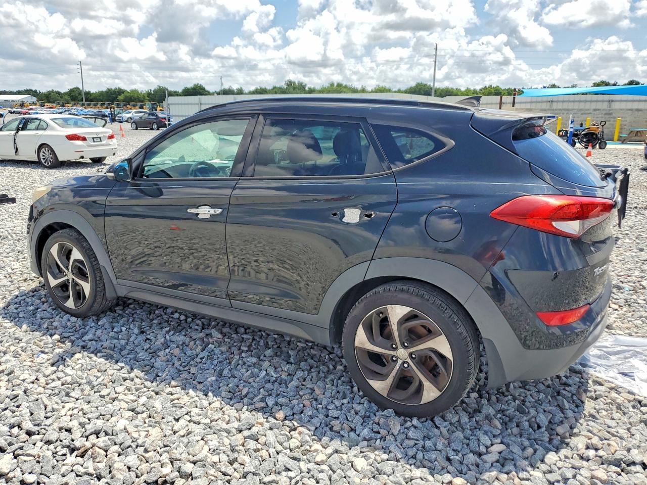 2016 Hyundai Tucson Limited - Image 2
