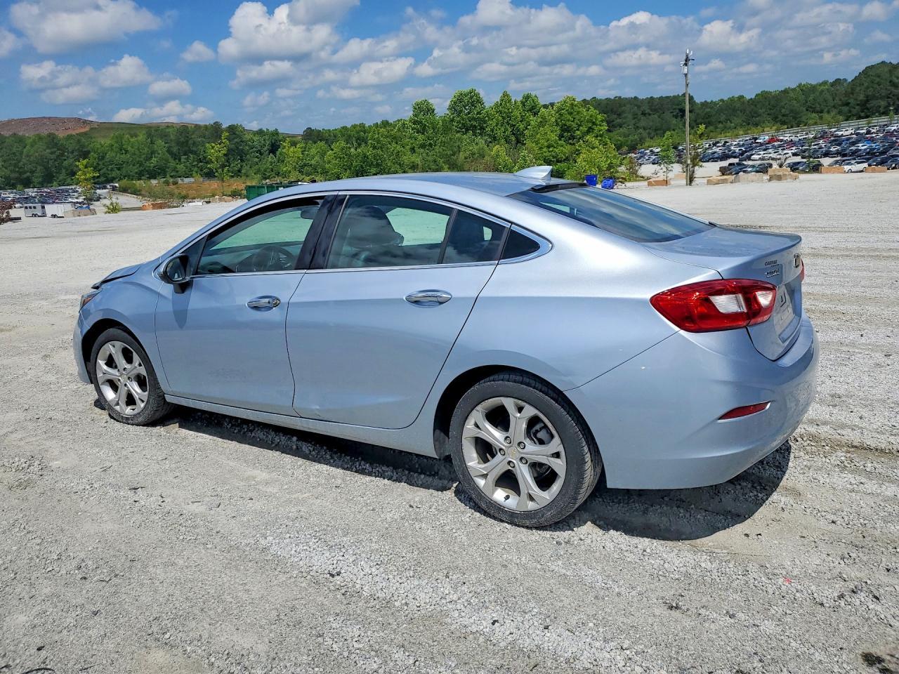 2017 Chevrolet Cruze Premier - Фото 2