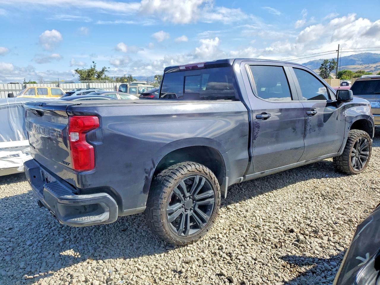 2023 Chevrolet Silverado K1500 Rst - Фото 3