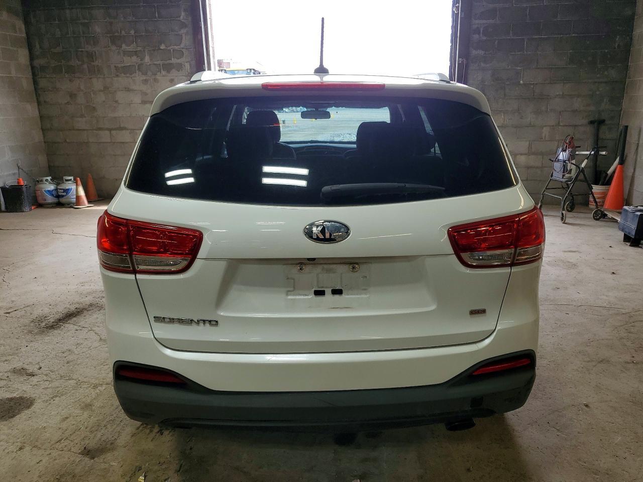 2017 Kia Sorento Lx - Image 6