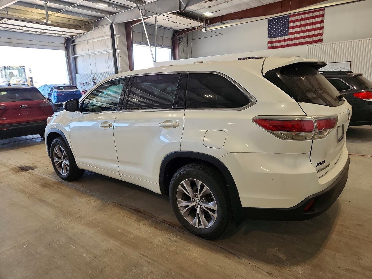 2016 Toyota Highlander Le Plus - Фото 2