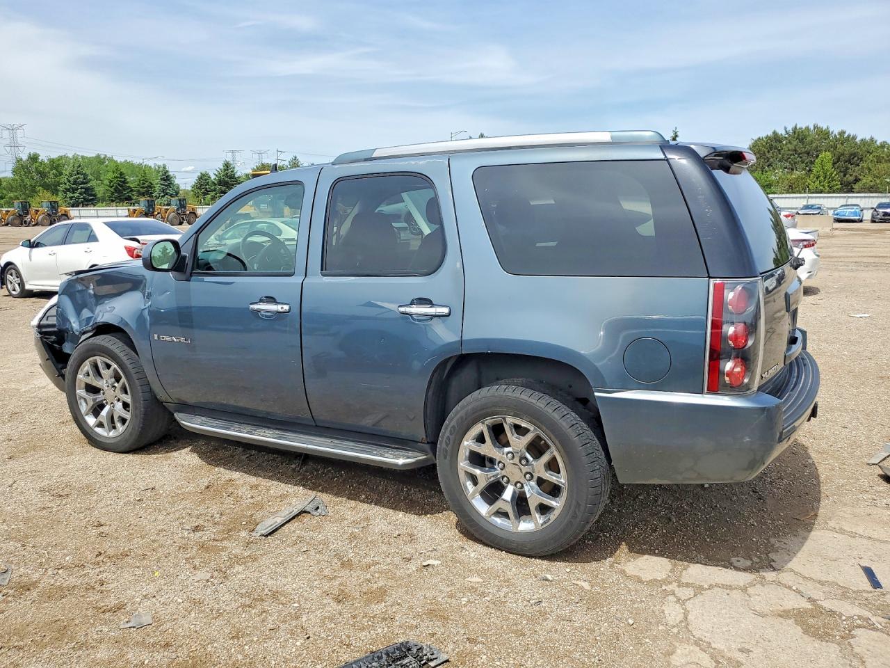 2007 GMC Yukon Denali - Фото 2