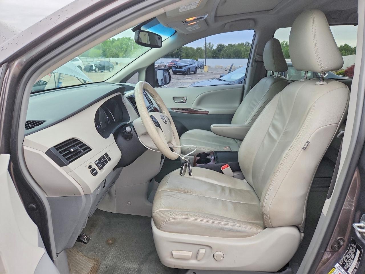 2014 Toyota Sienna Xle 8-Passenger - Фото 7