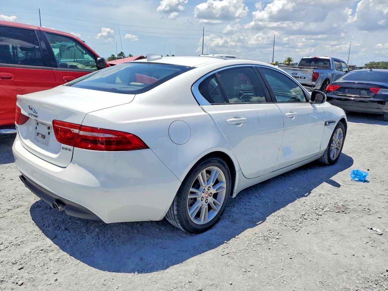 2017 Jaguar Xe Premium - Image 3