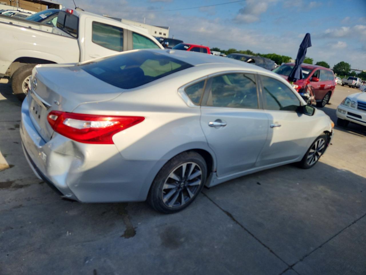 2017 Nissan Altima 2.5 Sv - Image 3