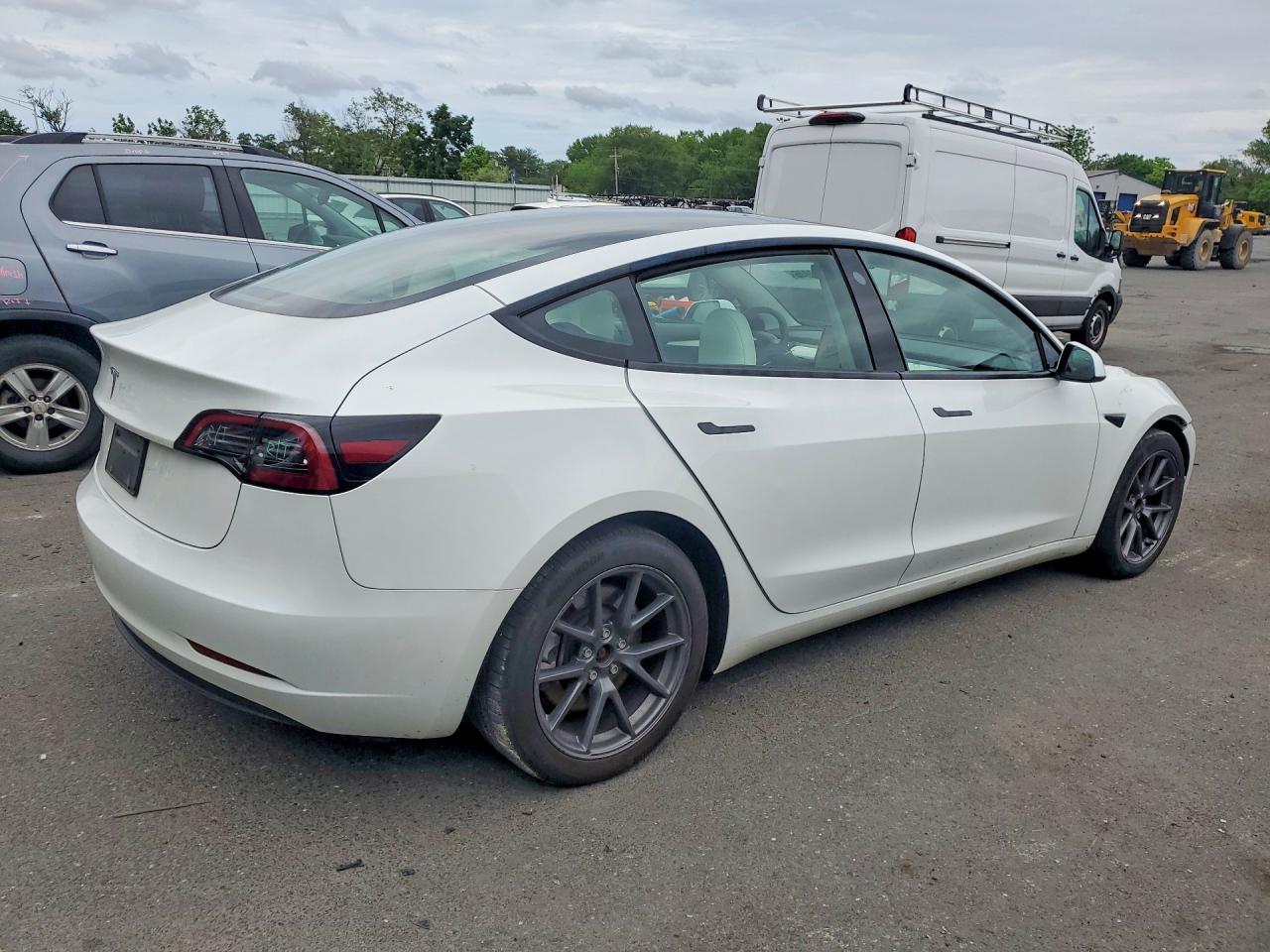 2023 Tesla Model 3 - Фото 3