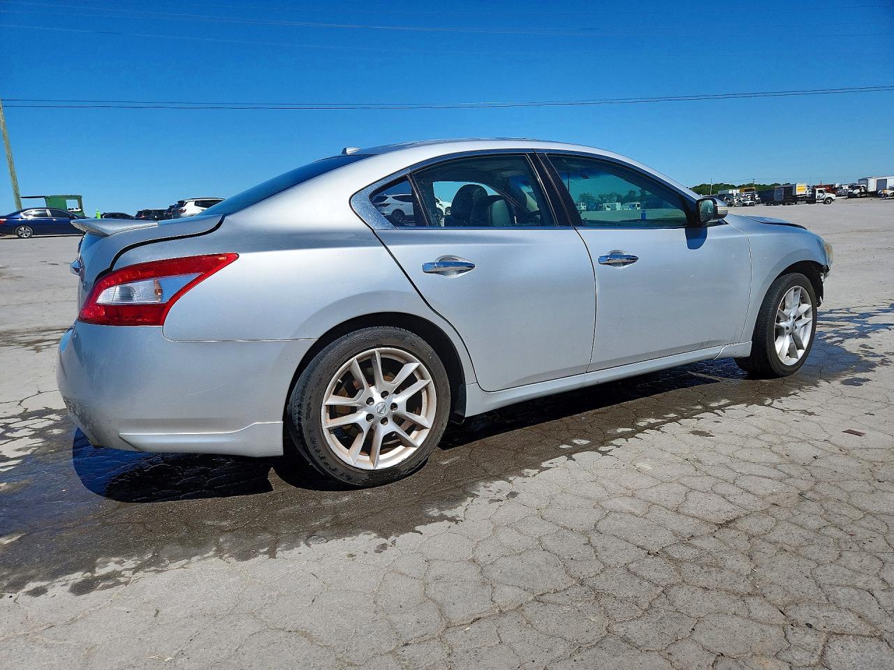 2010 Nissan Maxima 3.5 S - Image 3