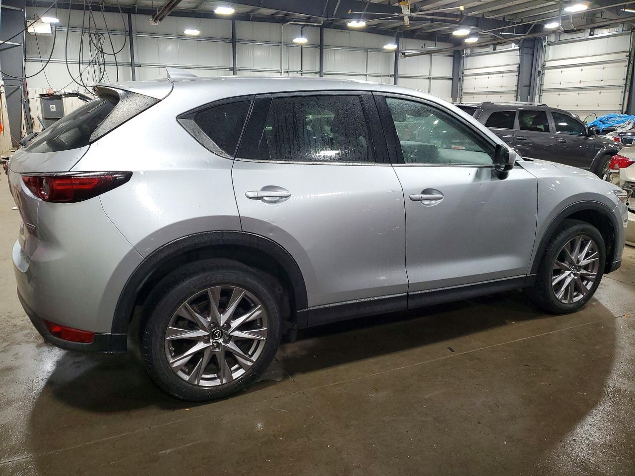 2019 Mazda Cx-5 Grand Touring - Image 3