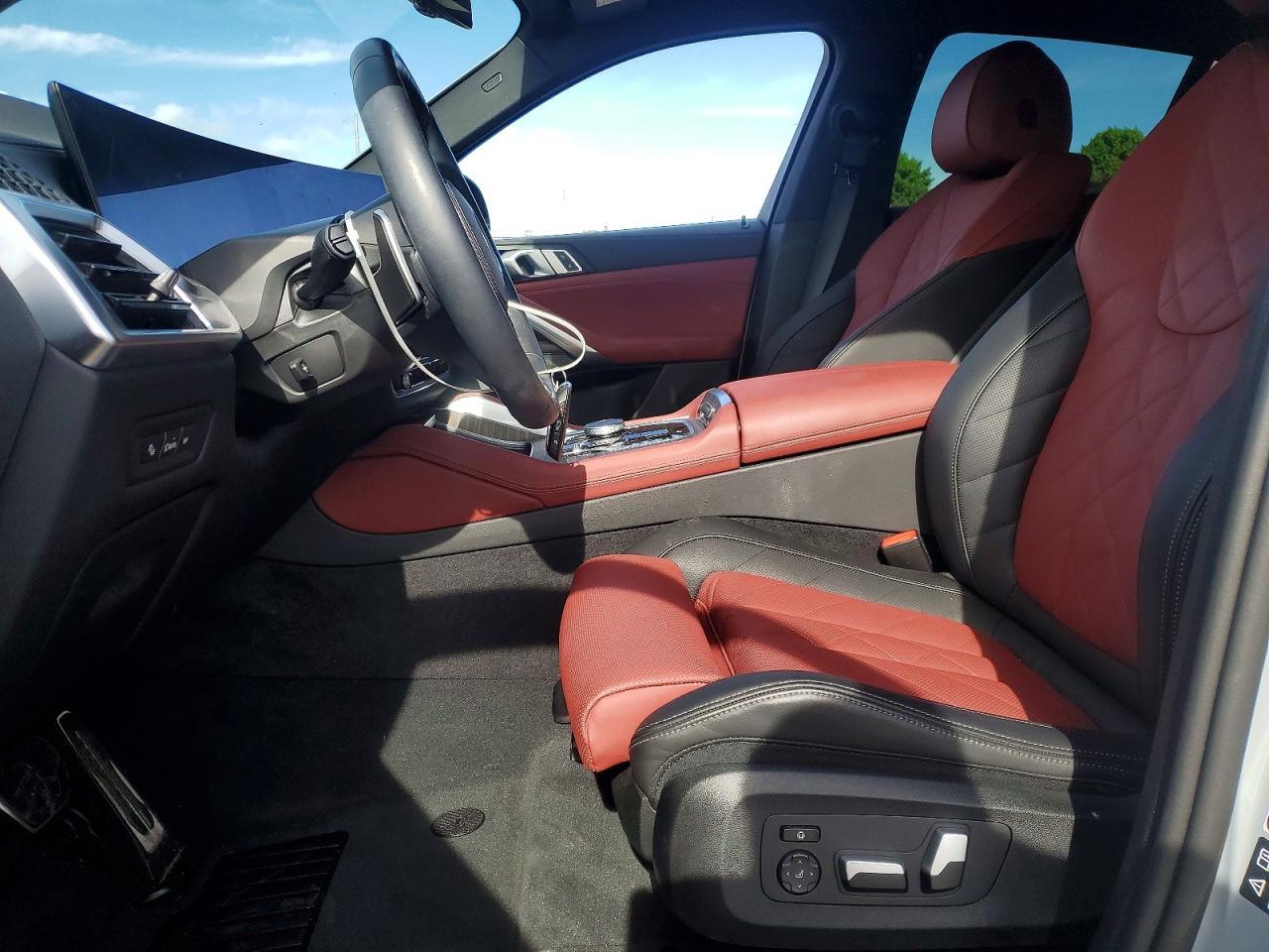 2025 BMW X6 xDrive40I - Image 7