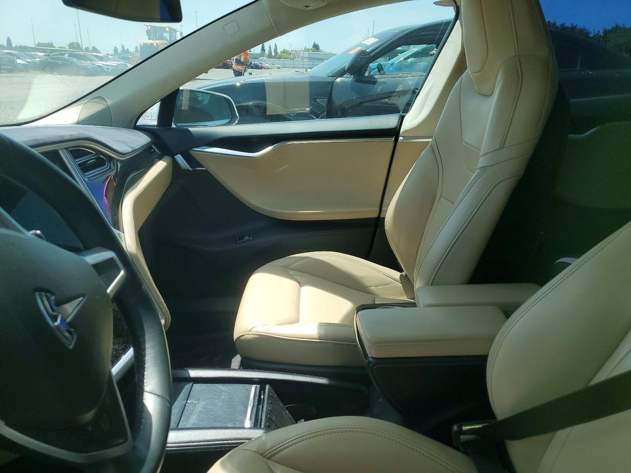 2015 Tesla Model S - Image 7