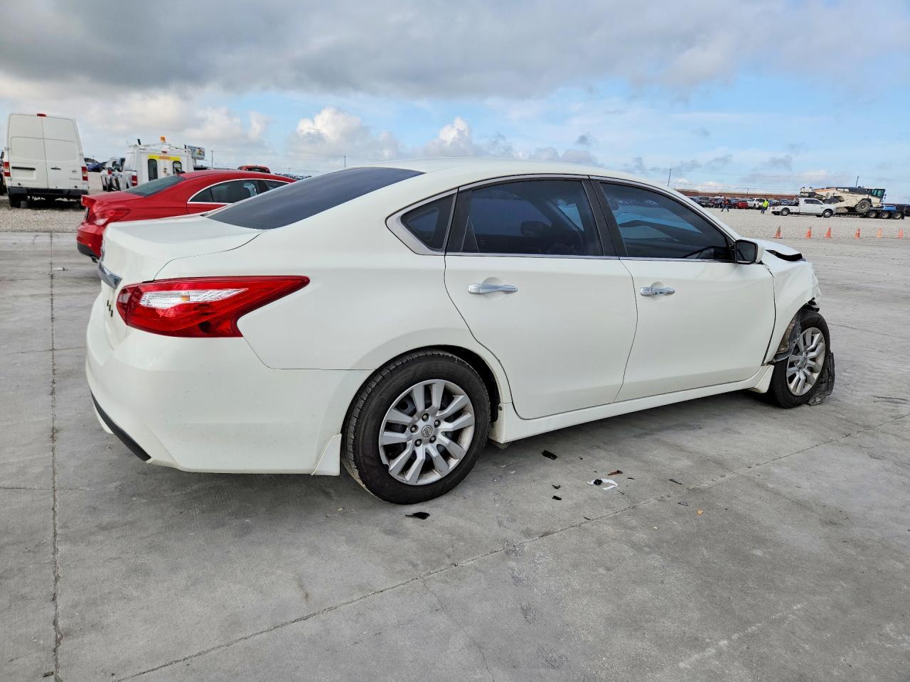 2017 Nissan Altima - Фото 3