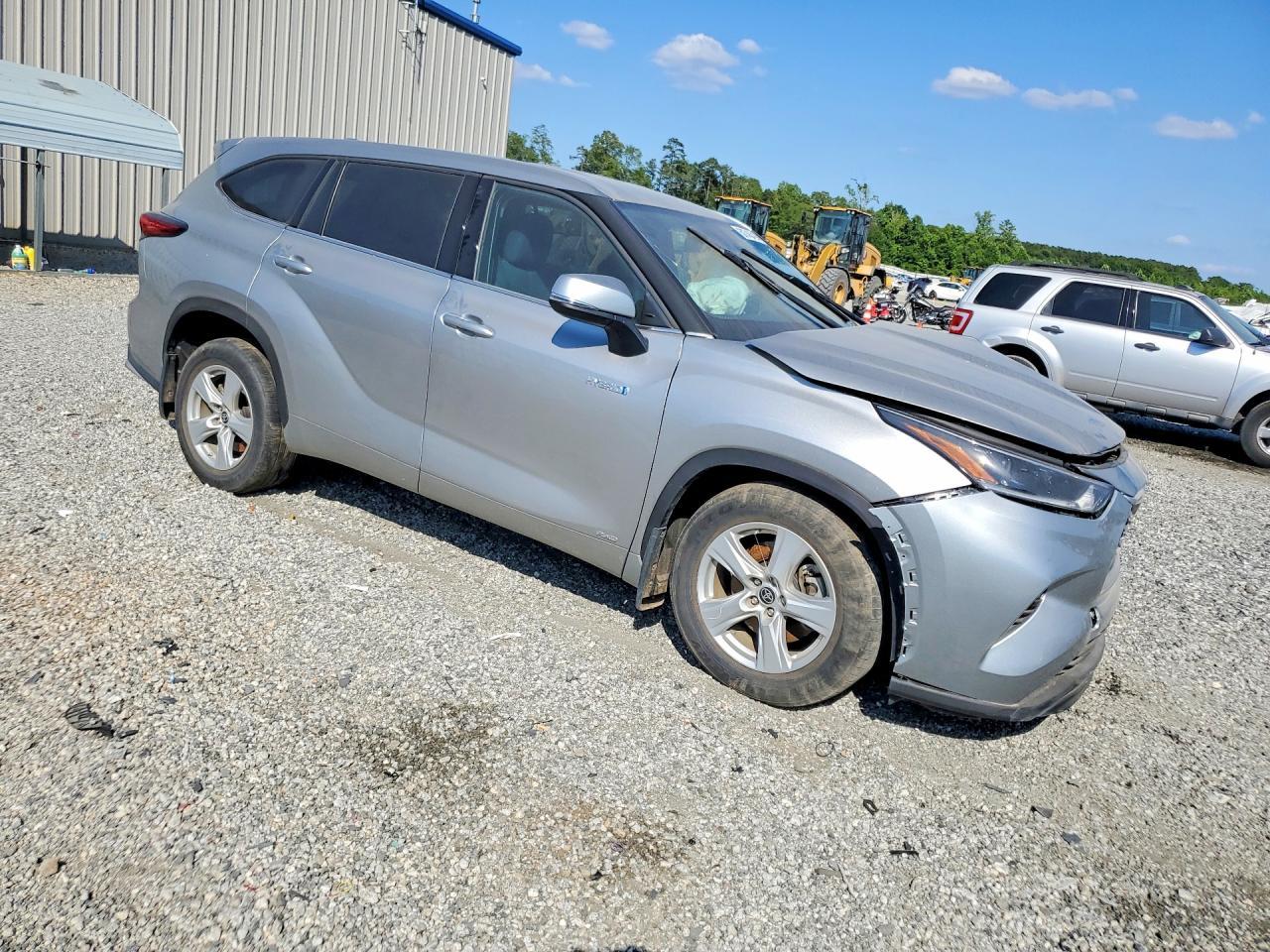 2021 Toyota Highlander Hybrid Le - Image 4