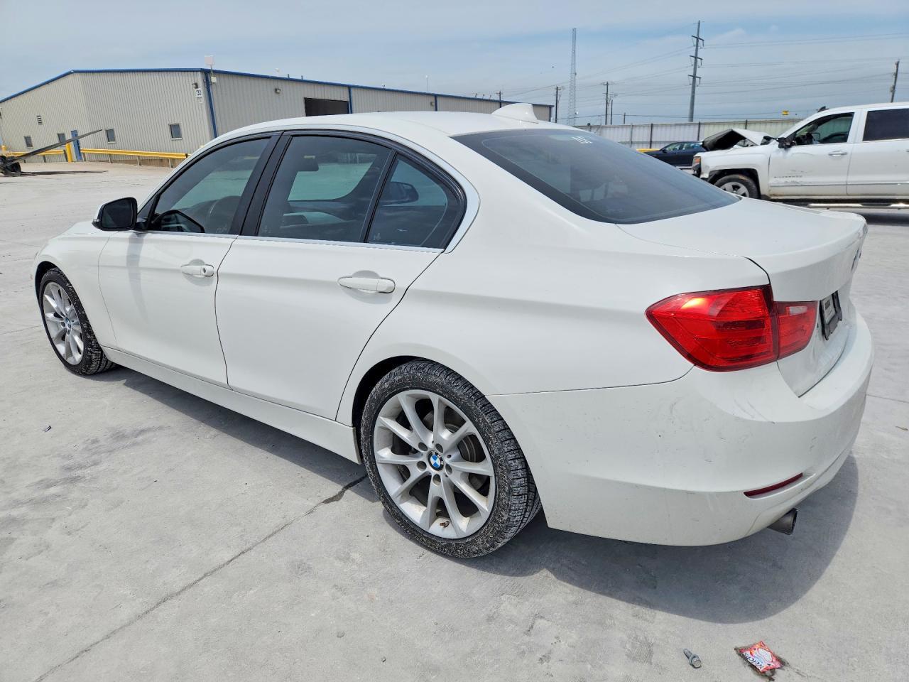 2015 BMW 320 I - Фото 2