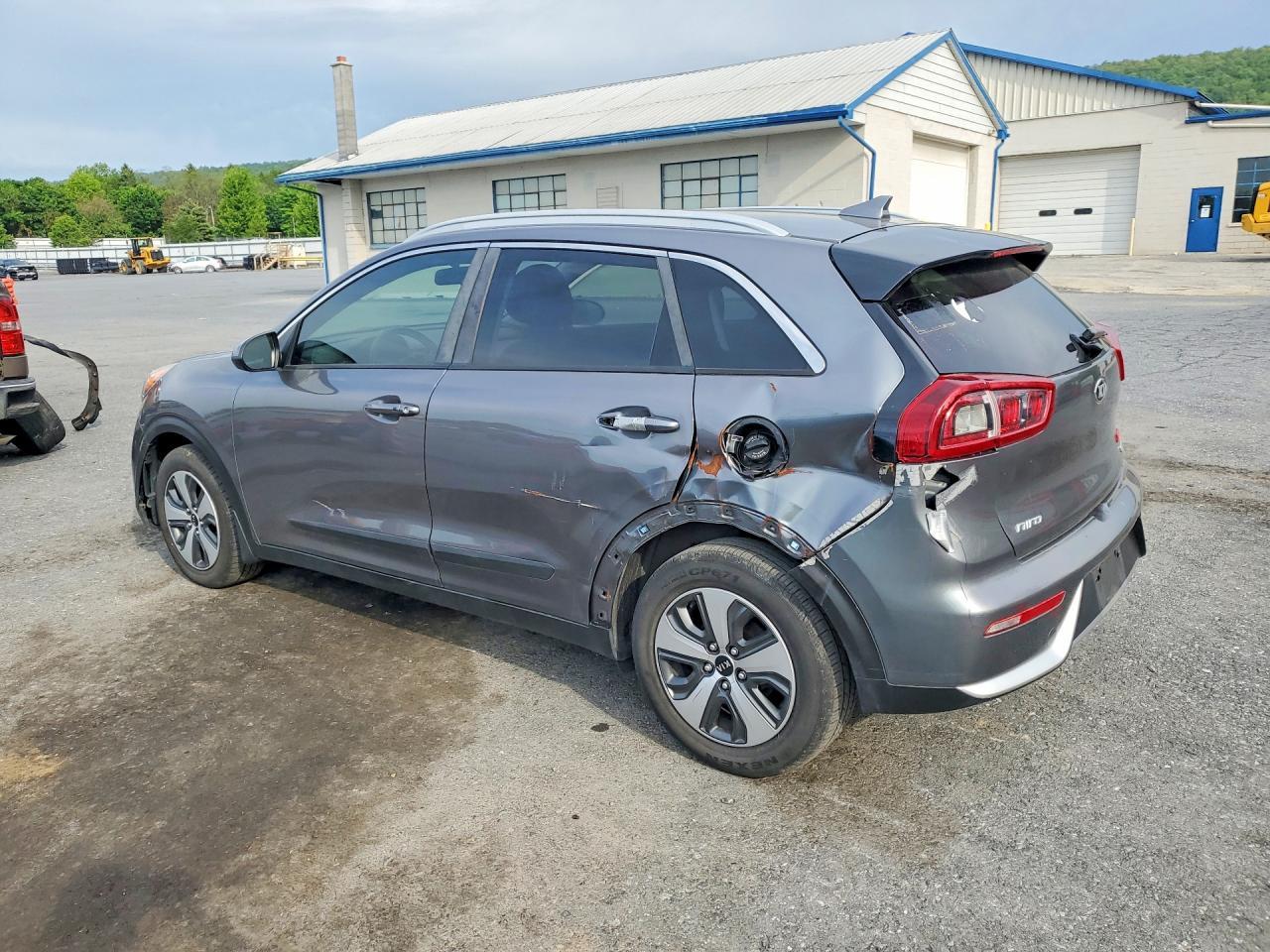 2017 Kia Niro Lx - Image 2