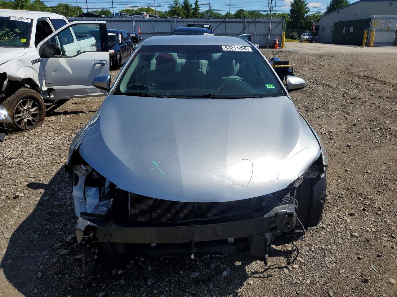 2016 Toyota Camry Le - Image 5