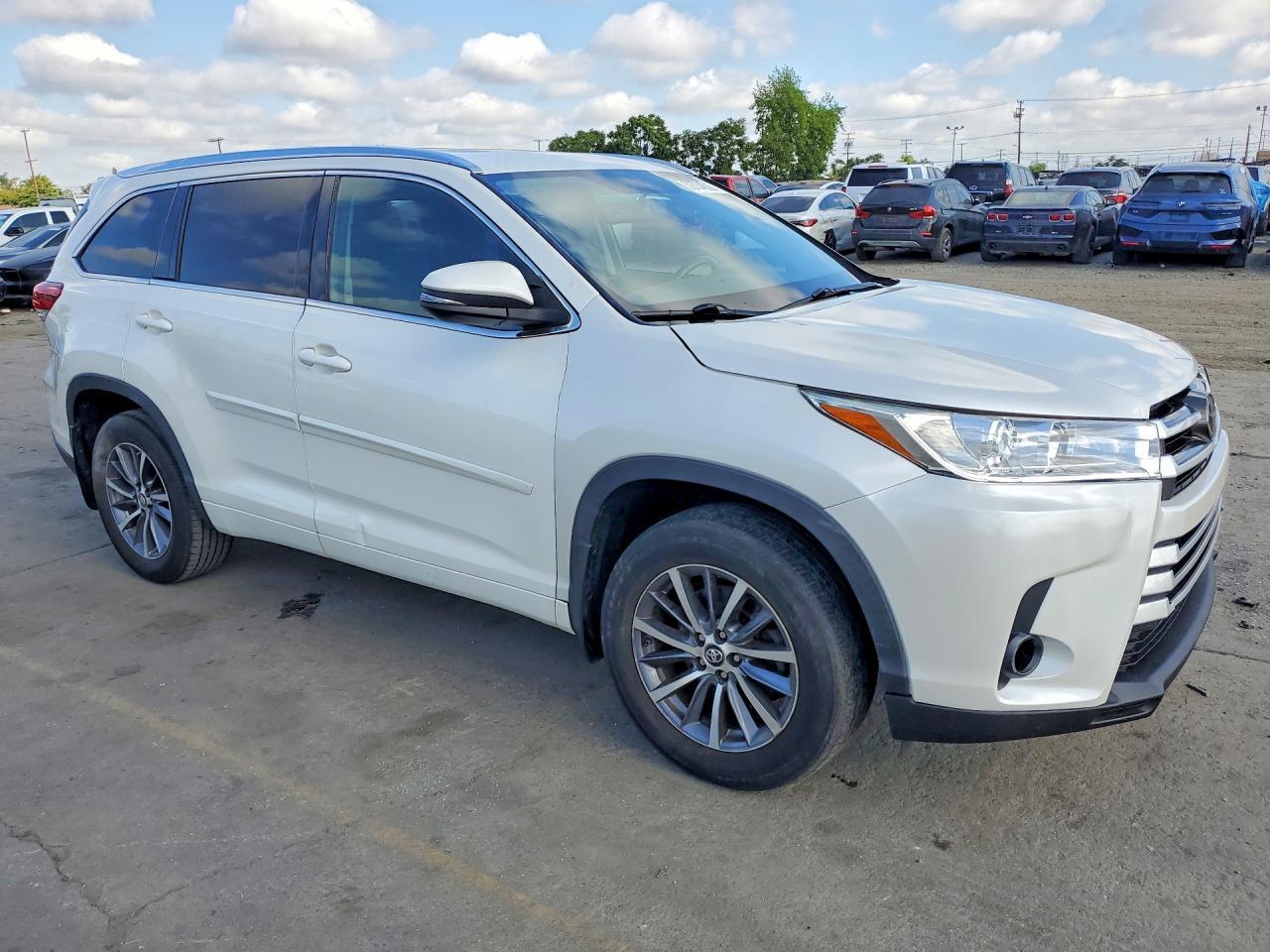 2017 Toyota Highlander Xle - Фото 4