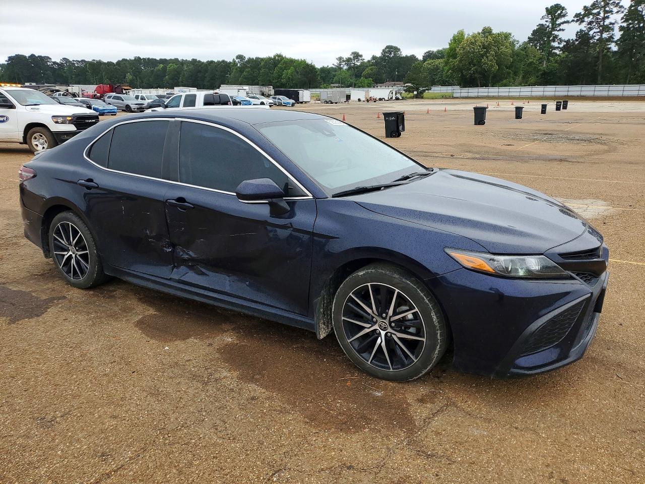 2022 Toyota Camry Se - Image 4