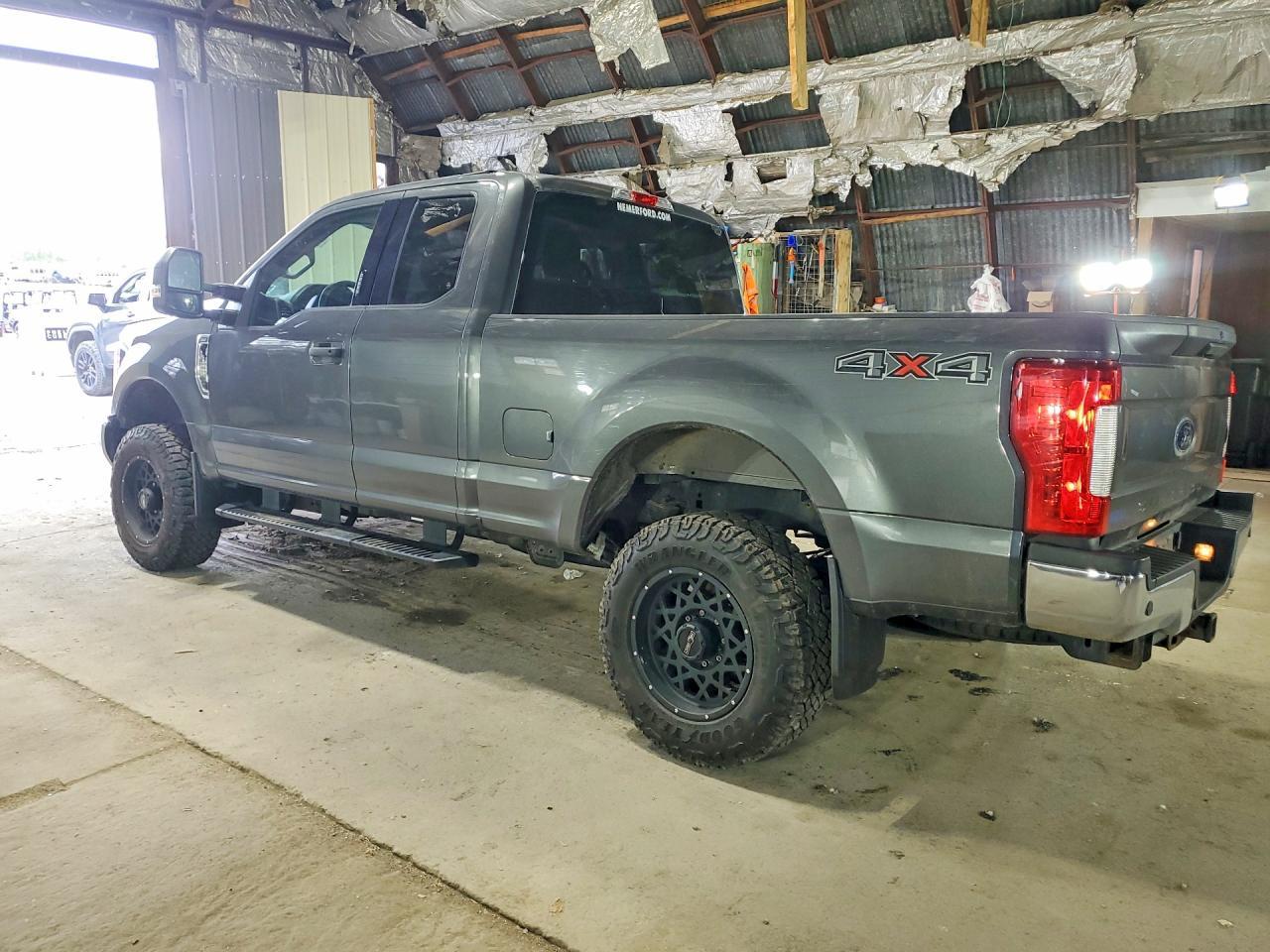2019 Ford F-250 - Image 2