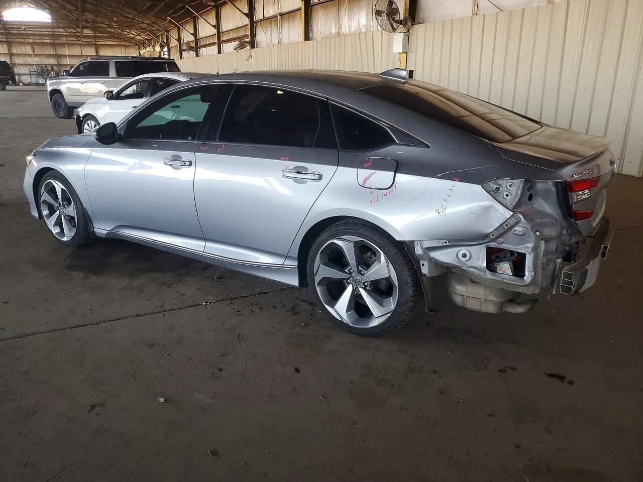 2018 Honda Accord Touring - Image 2