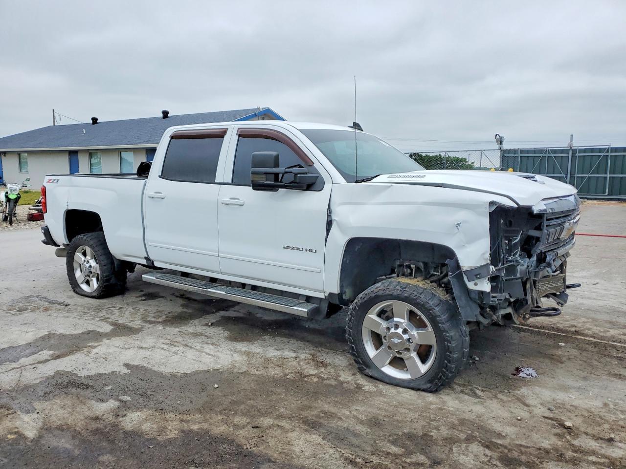2017 Chevrolet Silverado K2500 Heavy Duty Lt - Image 4