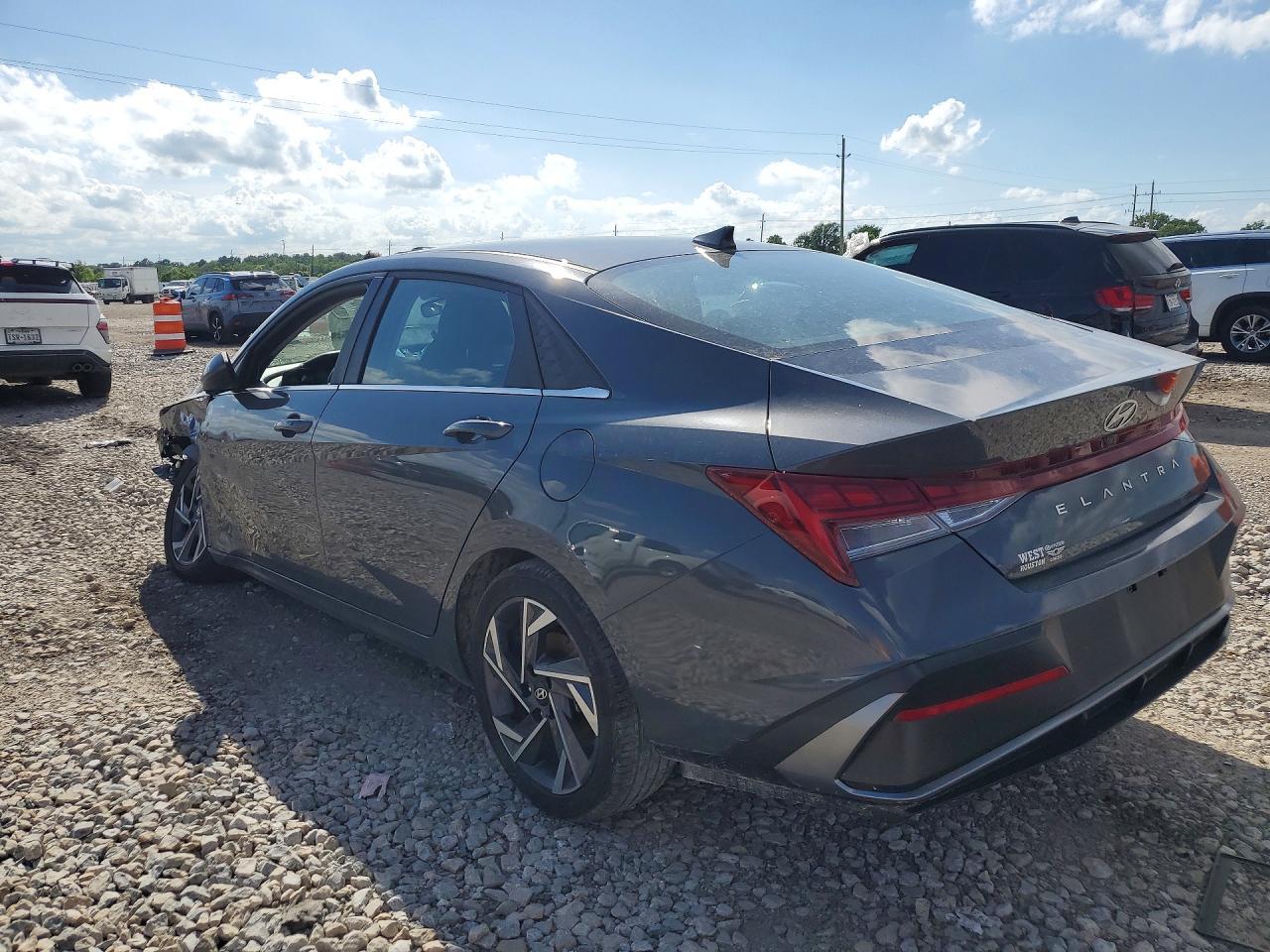 2024 Hyundai Elantra Sel - Image 2