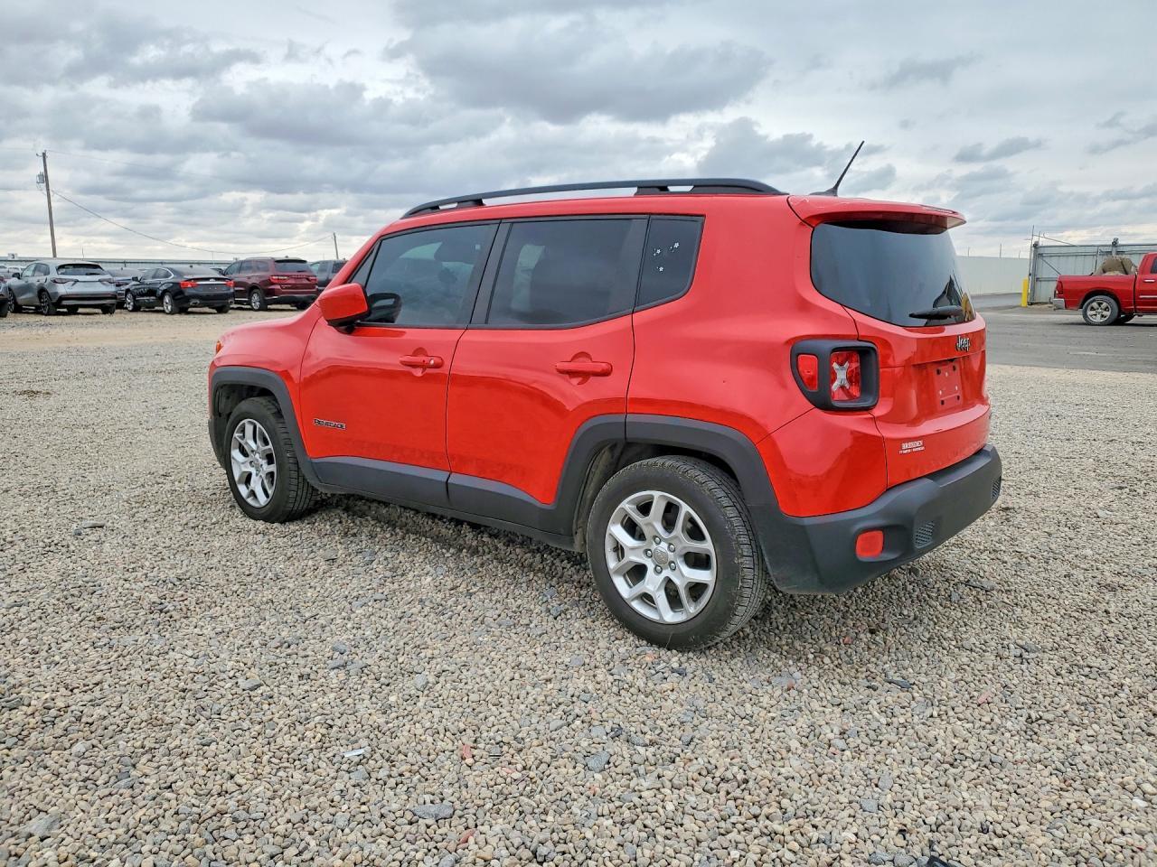 2016 Jeep Renegade Latitude - Image 2