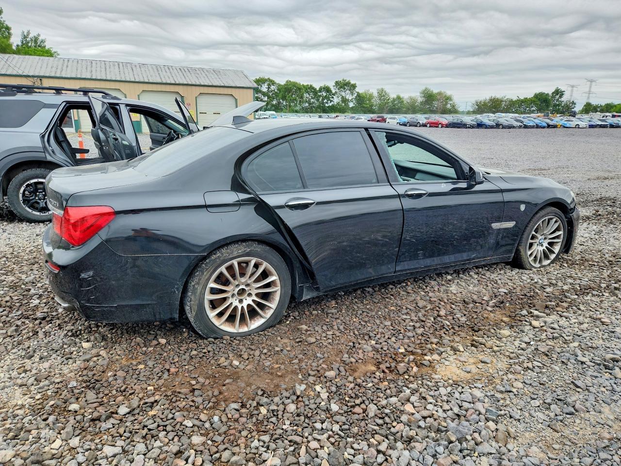 2012 BMW 750 Xi - Фото 3