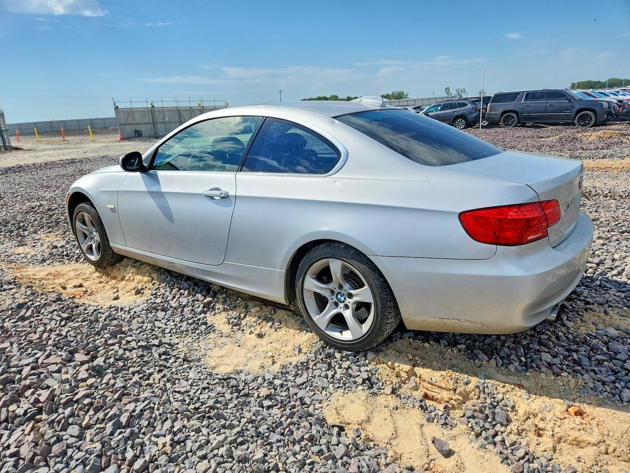 2011 BMW 335 Xi - Фото 2