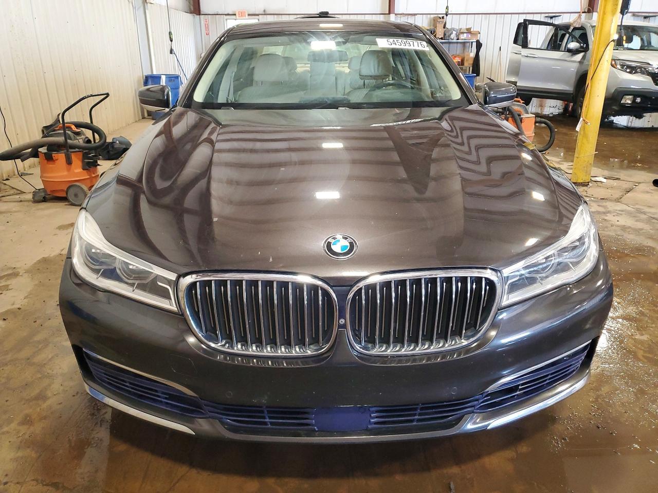 2016 BMW 750 Xi - Фото 5