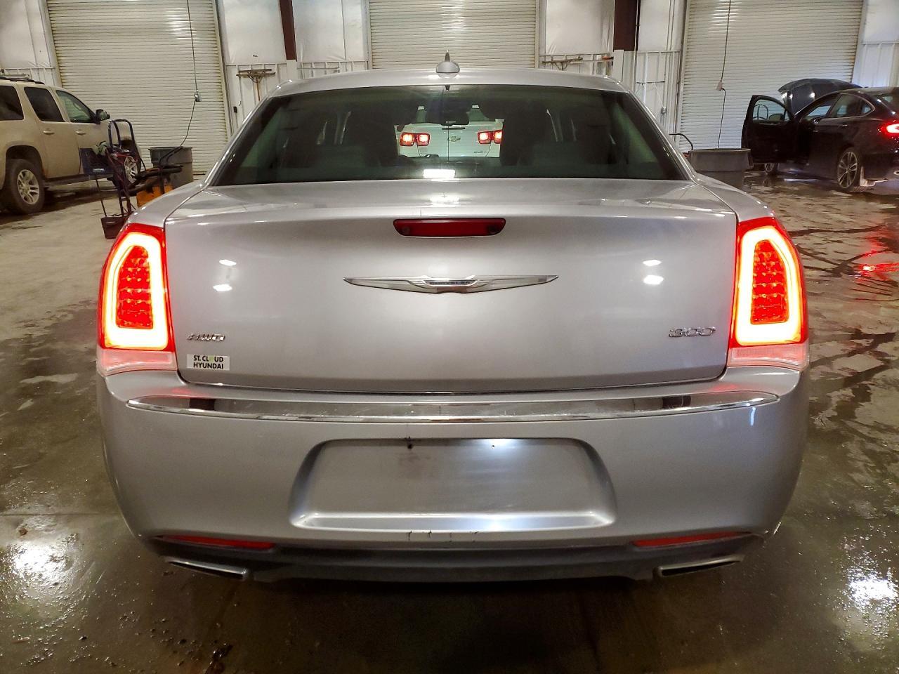 2016 Chrysler 300 Limited - Image 6