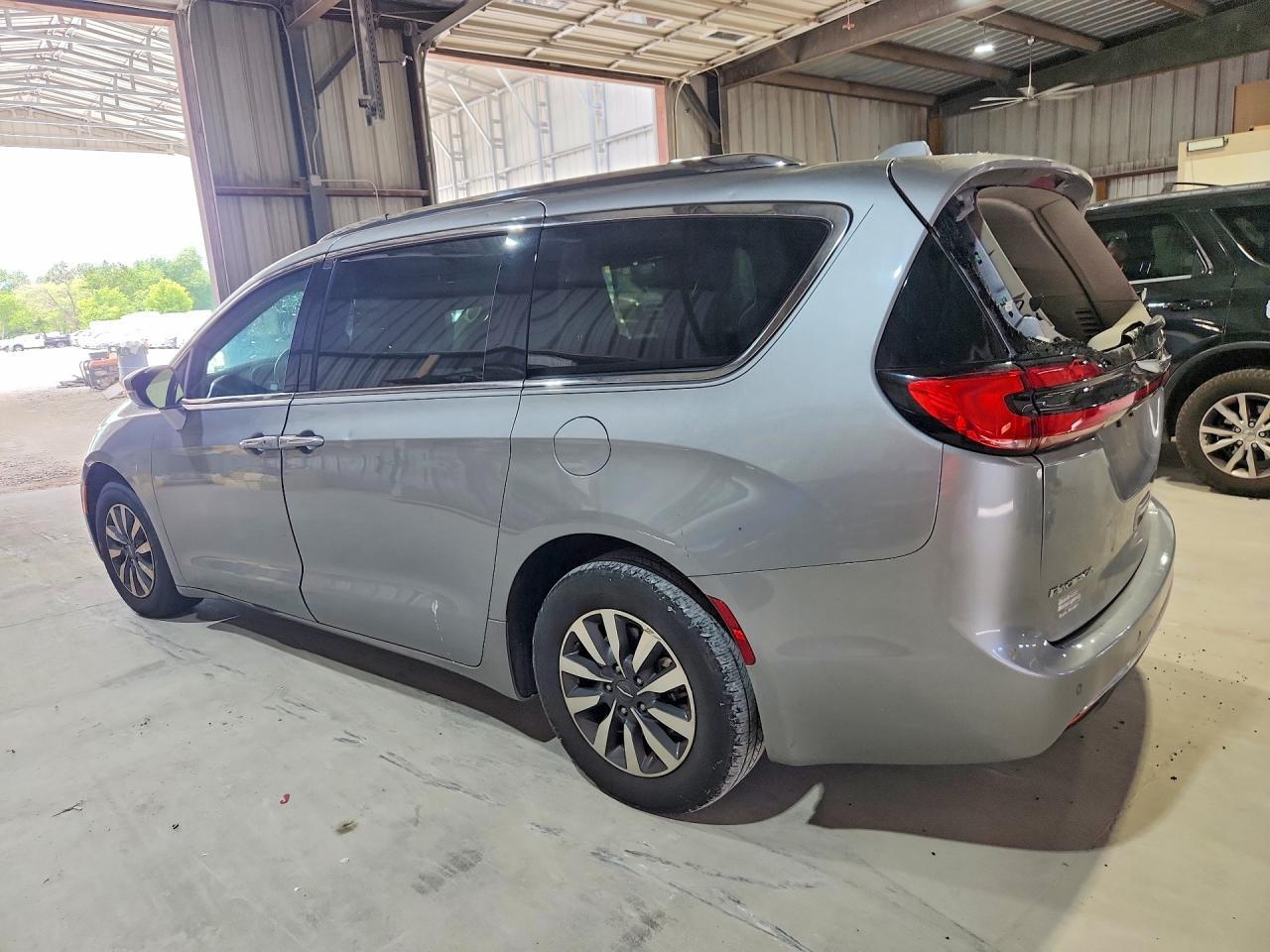 2021 Chrysler Pacifica Touring L - Фото 2