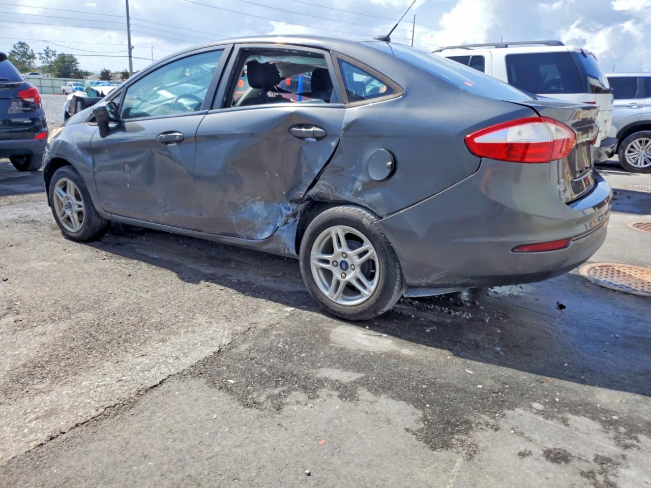 2019 Ford Fiesta Se - Image 2