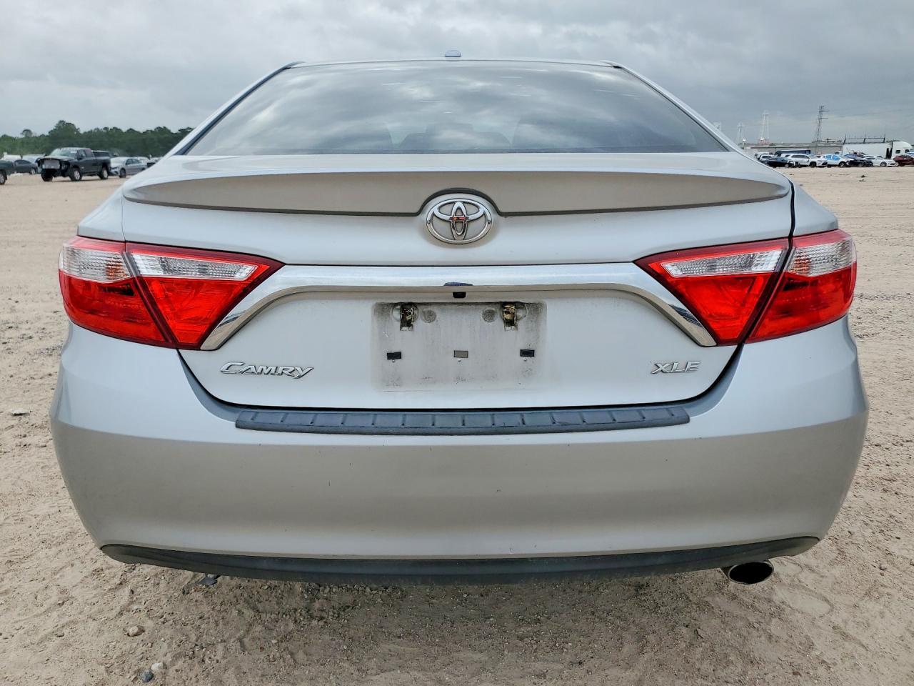 2017 Toyota Camry Xle - Image 6