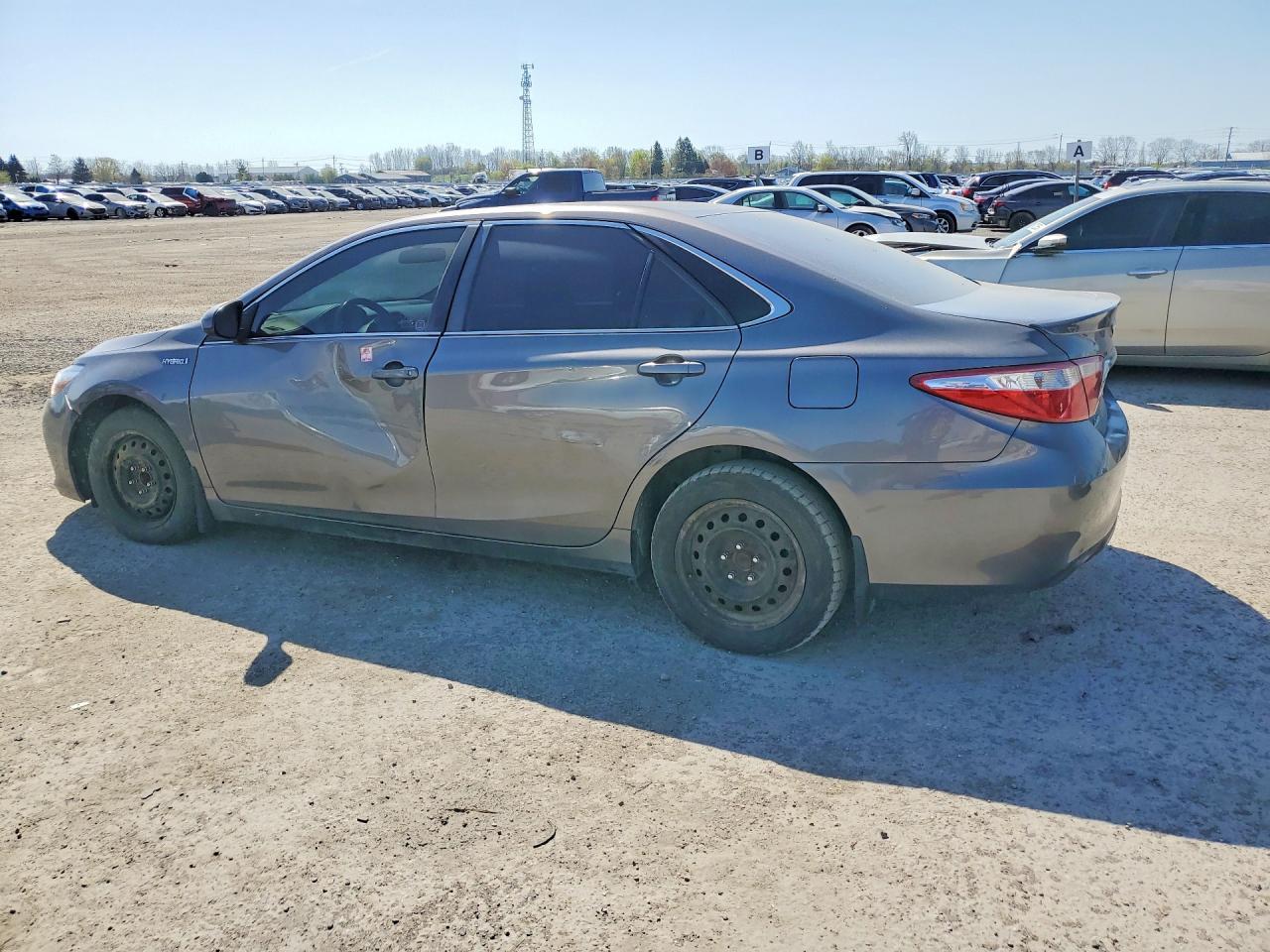 2017 Toyota Camry Hybrid Le - Image 2