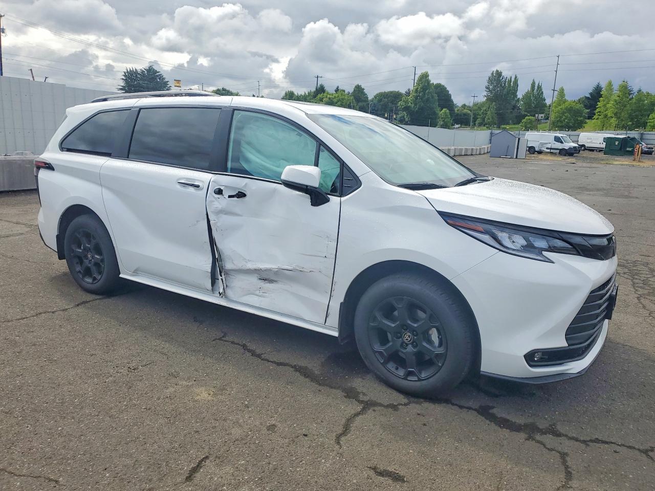 2026 Toyota Sienna Woodland Edition - Фото 4