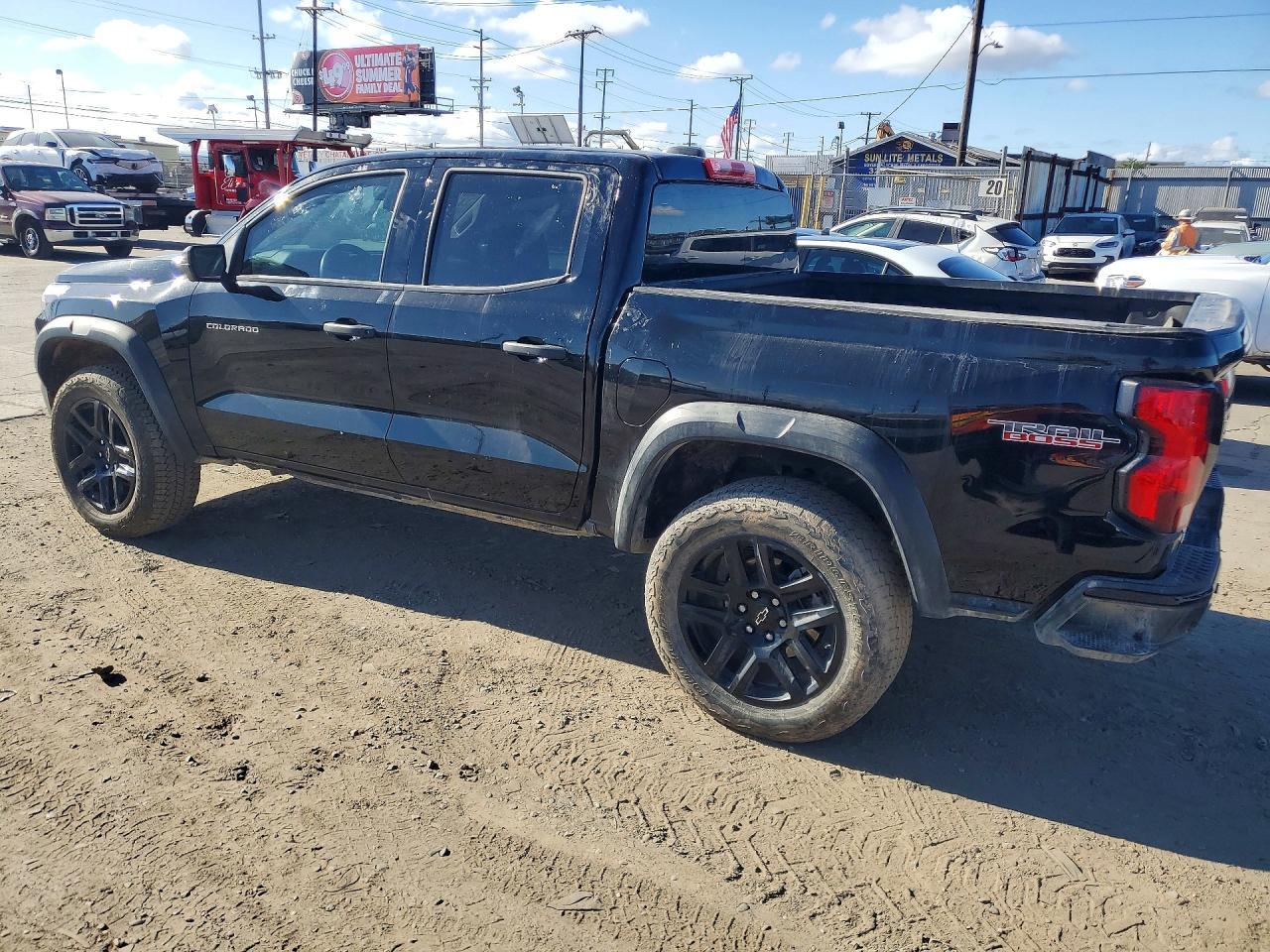 2025 Chevrolet Colorado Trail Boss - Фото 2