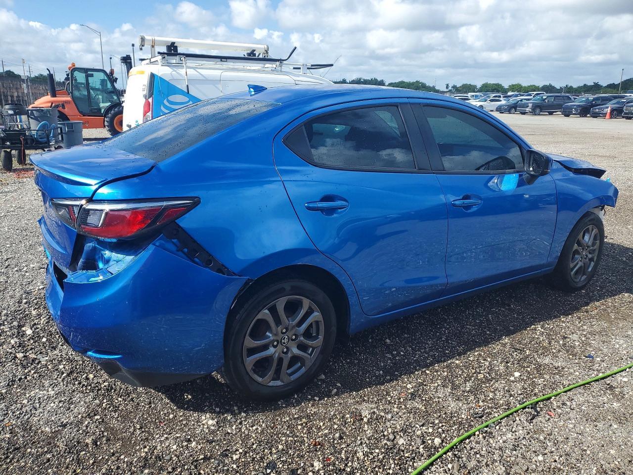 2020 Toyota Yaris Le - Image 3