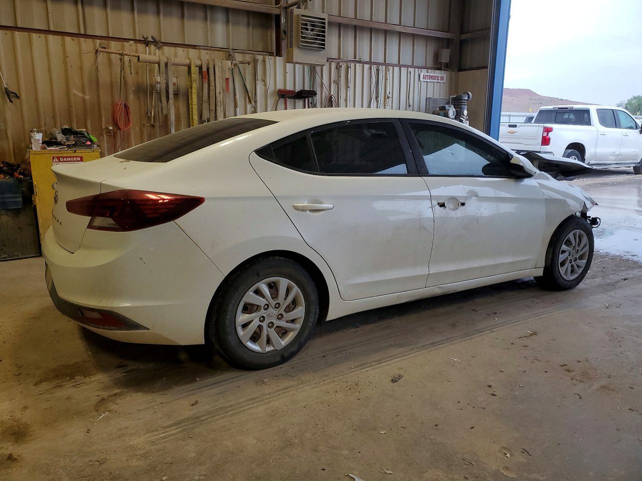 2019 Hyundai Elantra Se - Image 3