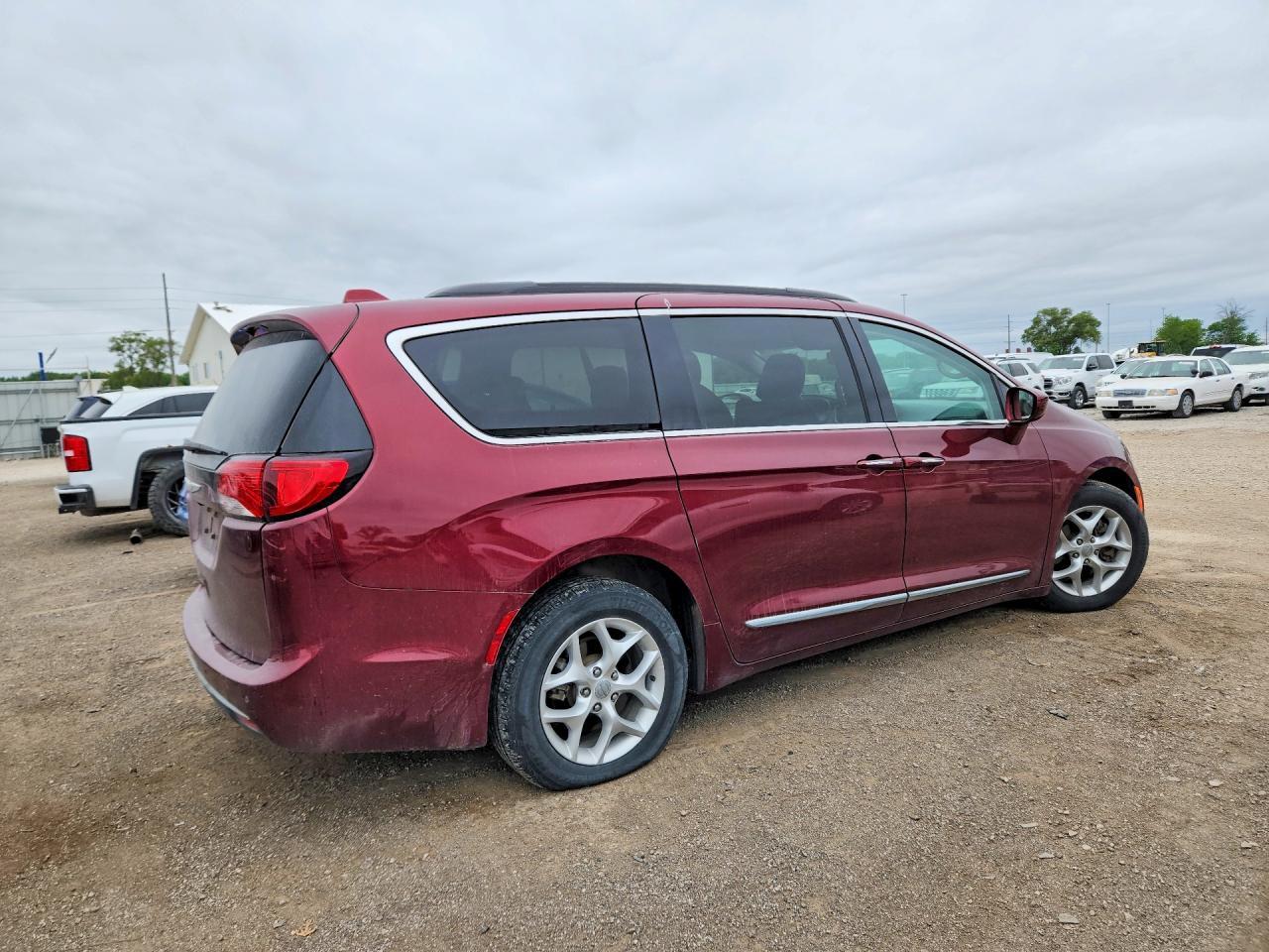 2017 Chrysler Pacifica Touring L - Image 3