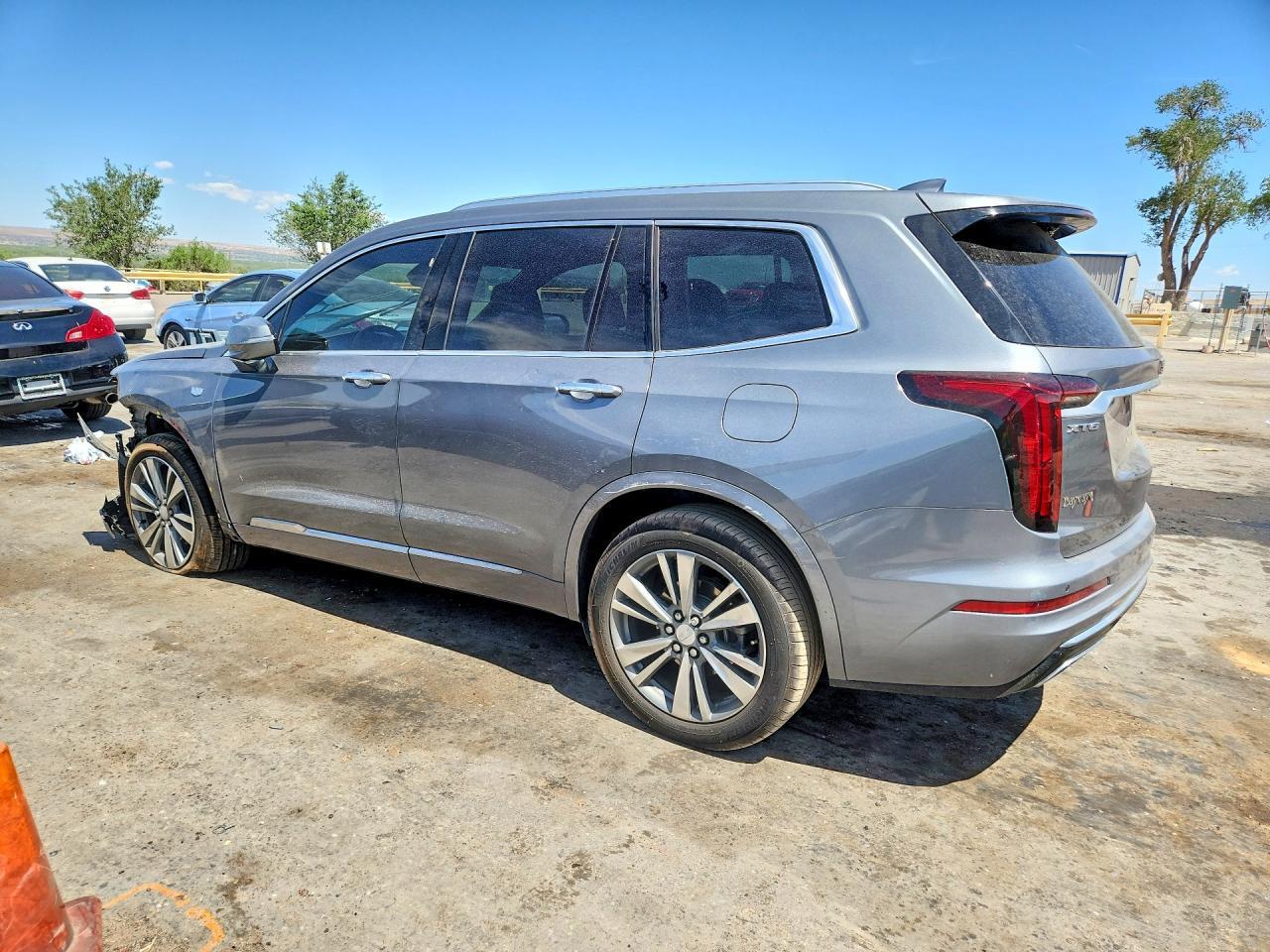2022 Cadillac Xt6 Premium Luxury - Image 2