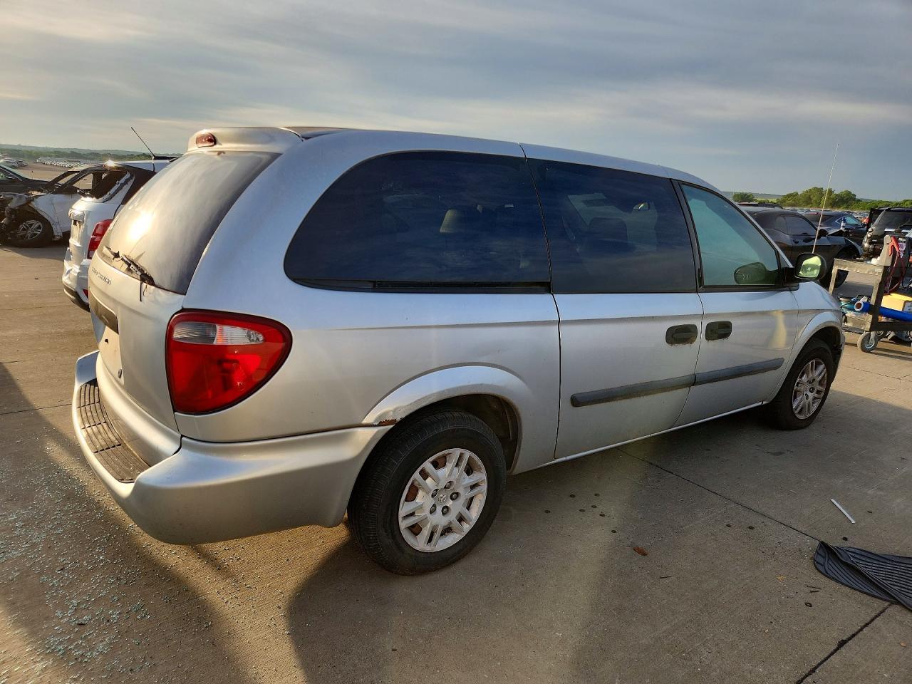 2005 Dodge Caravan - Image 3
