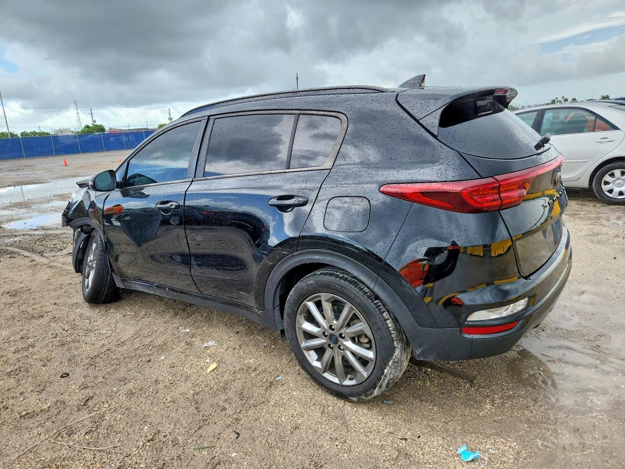 2022 Kia Sportage S - Image 2