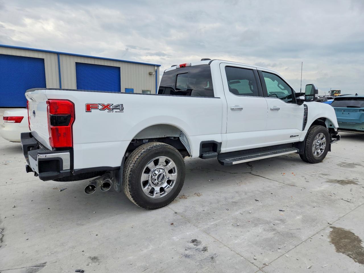 2023 Ford F250 Super Duty - Фото 3