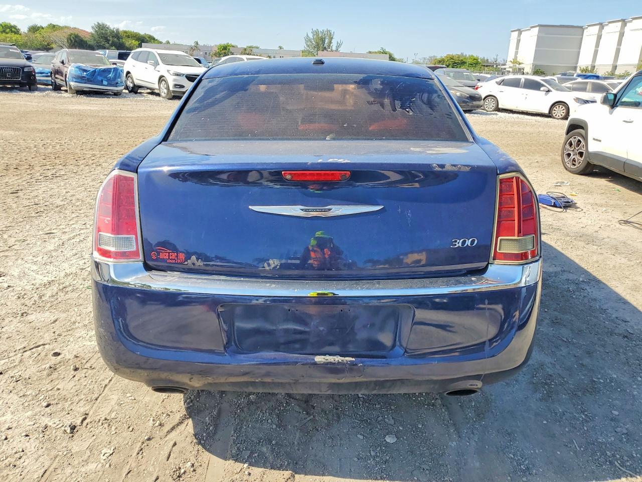 2013 Chrysler 300 - Image 6