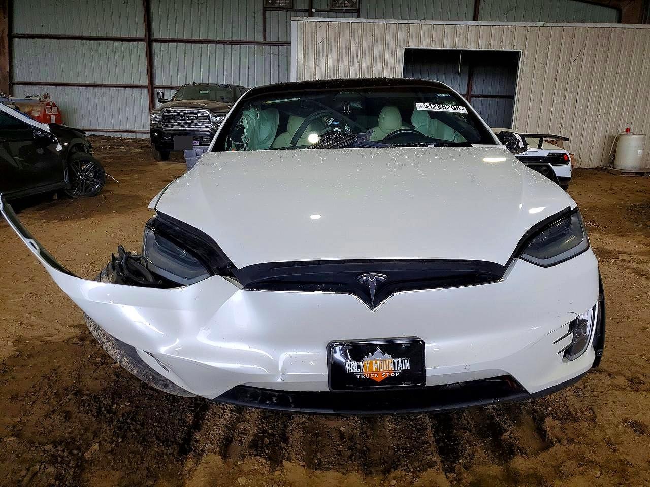 2021 Tesla Model X - Фото 5